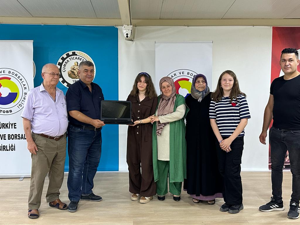 ÇUMRA TİCARET VE SANAYİ ODASI DERECE GİREN ÖĞRENCİLERE HEDİYE VERDİ.